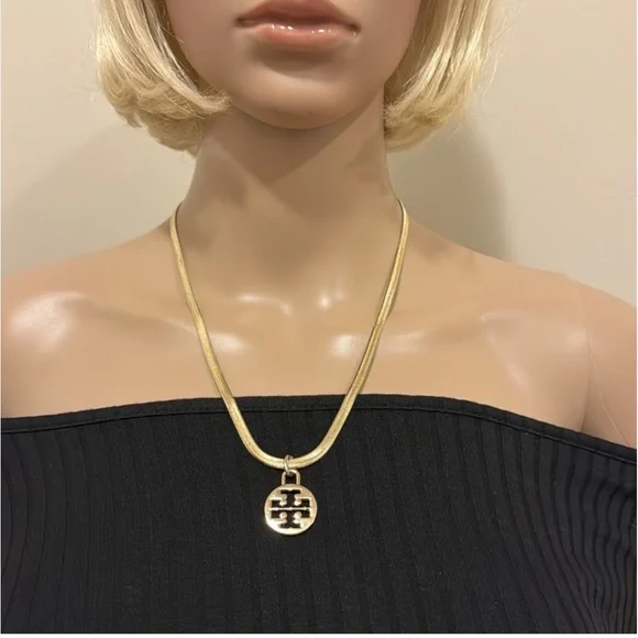 NEW💞Pendant with large Tory Burch charm/medallion. - Picture 3 of 10
